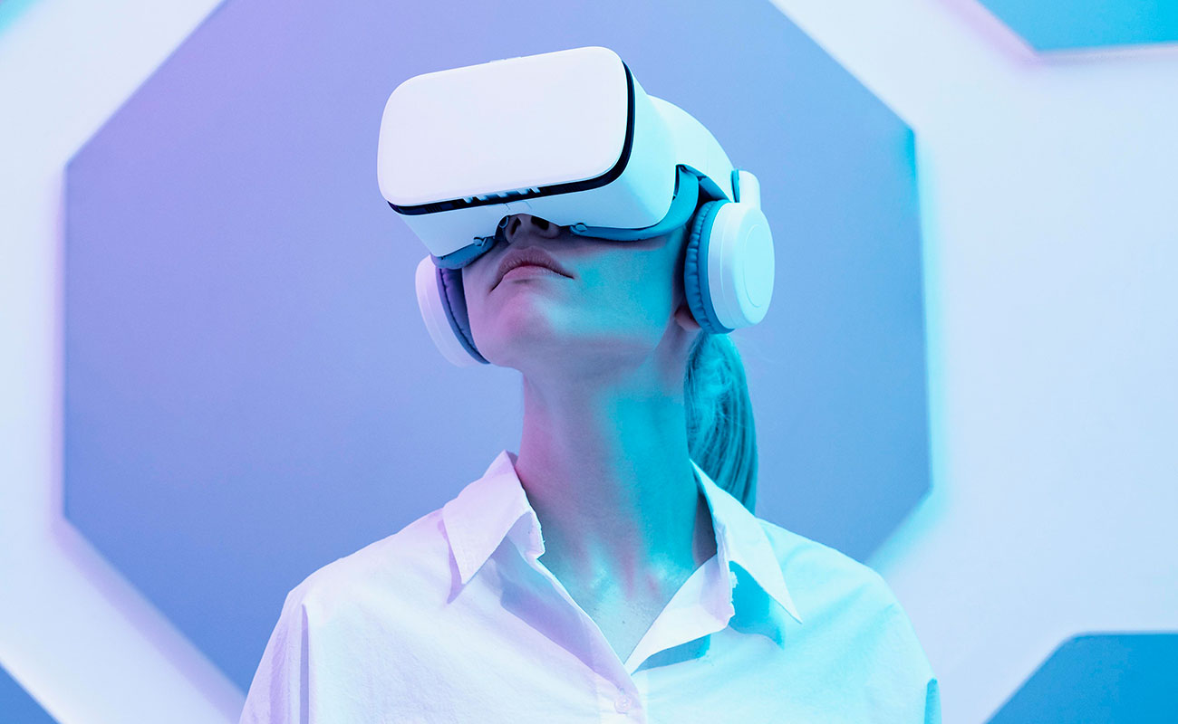 woman-wearing-virtual-reality-simulator